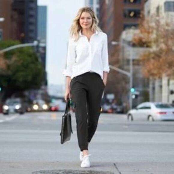 Athleta 6 Black Chelsea Cargo Lined Pants Jogger Woven Stretch Featherweight - Picture 12 of 14